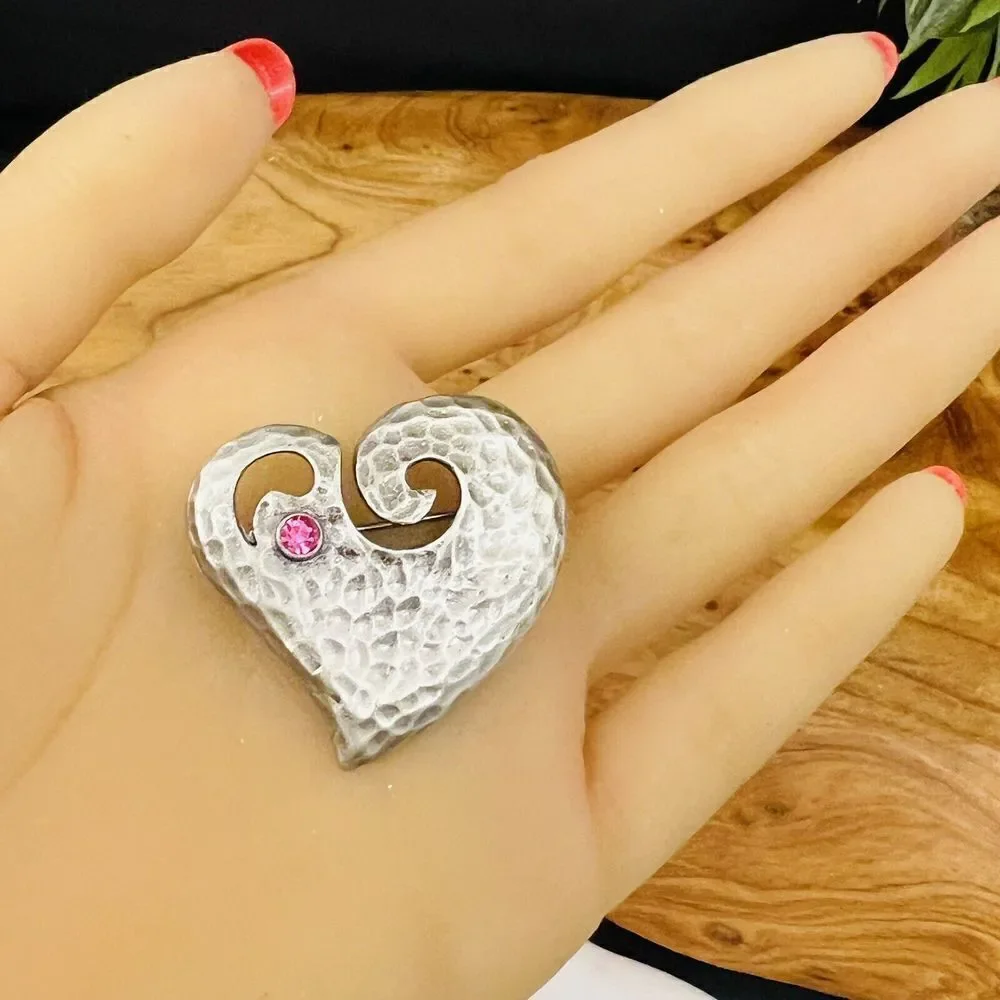 Vintage Art Heart DD Dominick Avellino Hammered Silver Pink Stone Brooch 4098